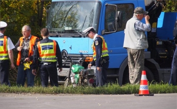 Teherautó gázolt halálra egy motorost Szentesnél