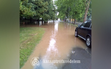 Sáros víz öntött el több utcát Dombóváron