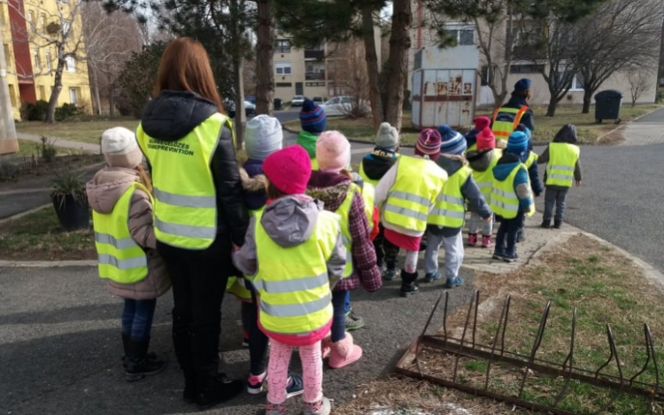 Folytatódik a kisiskolások közlekedésbiztonsági programsorozata